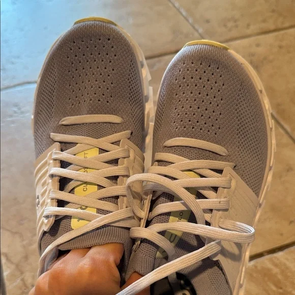 On Running Cloudstratus in Gray and White with Yellow Accents - Picture 4 of 6